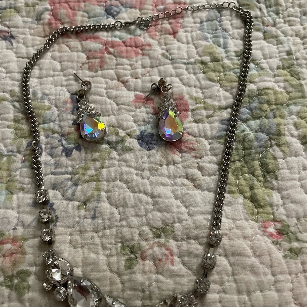 Elegant Silver Necklace and Earring Set